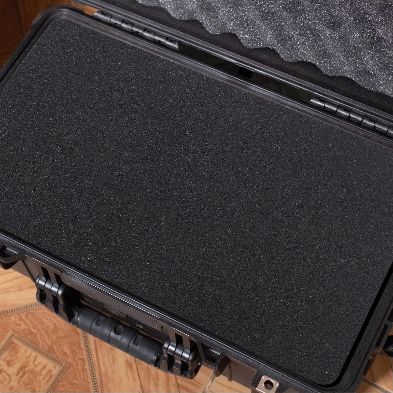 Modern Toolstorage with Water-Resistant - Foams Black Drying - Rustic Charm Model 866CFC