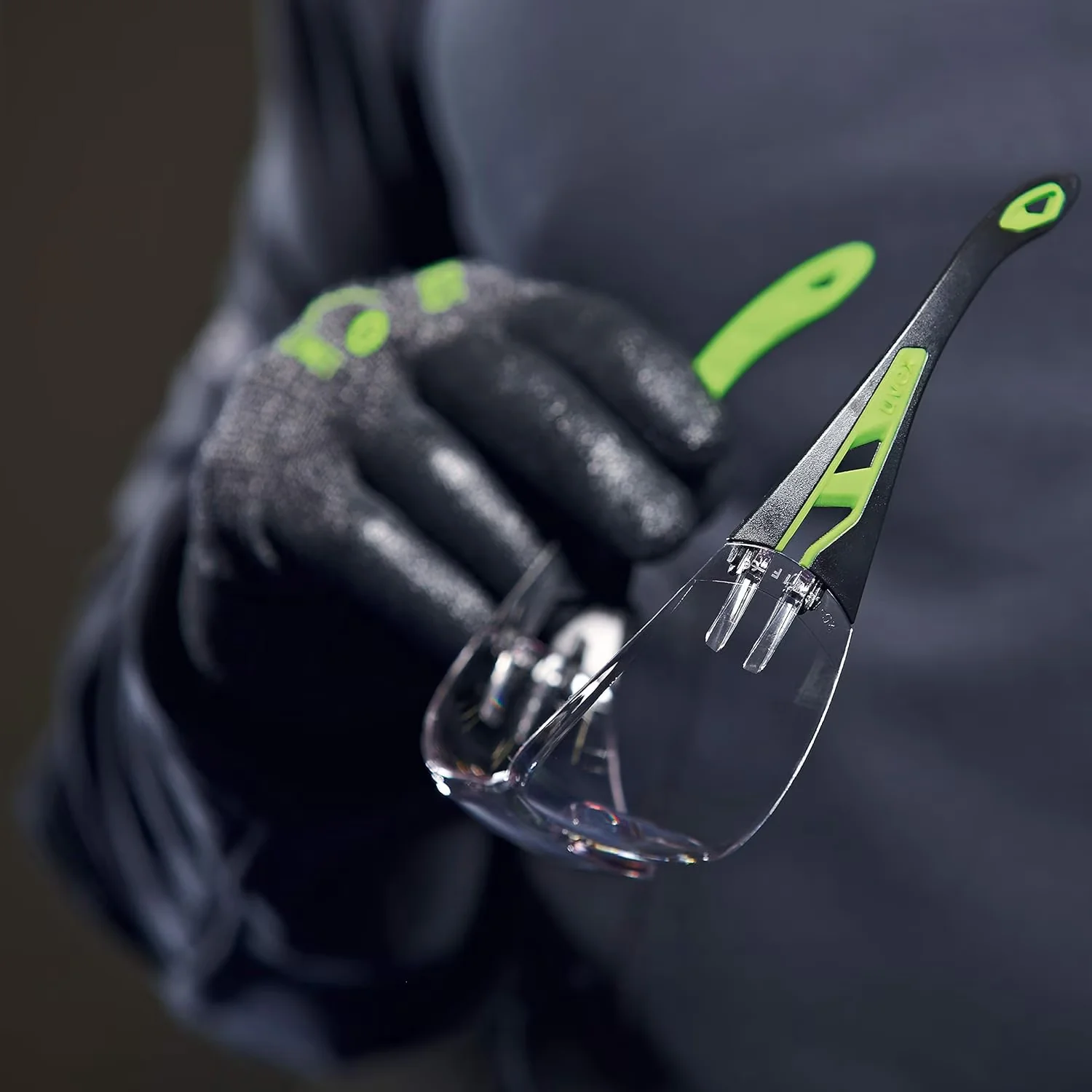 Stylish Protective Equipment with Pheos Safety Glasses - Black for Multiple Applications Model E0C97B