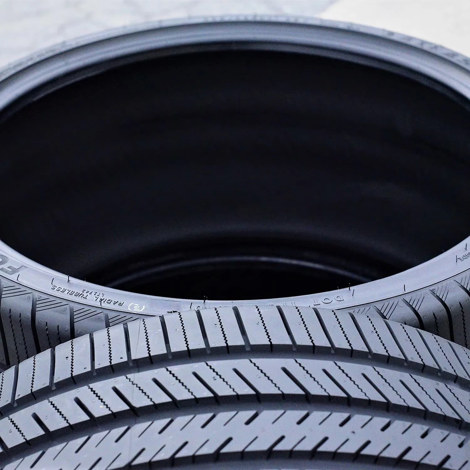Innovative Suv Tire with Low Maintenance, Wet Or Dry, High-Speed - 40R21 Model AB6EEA