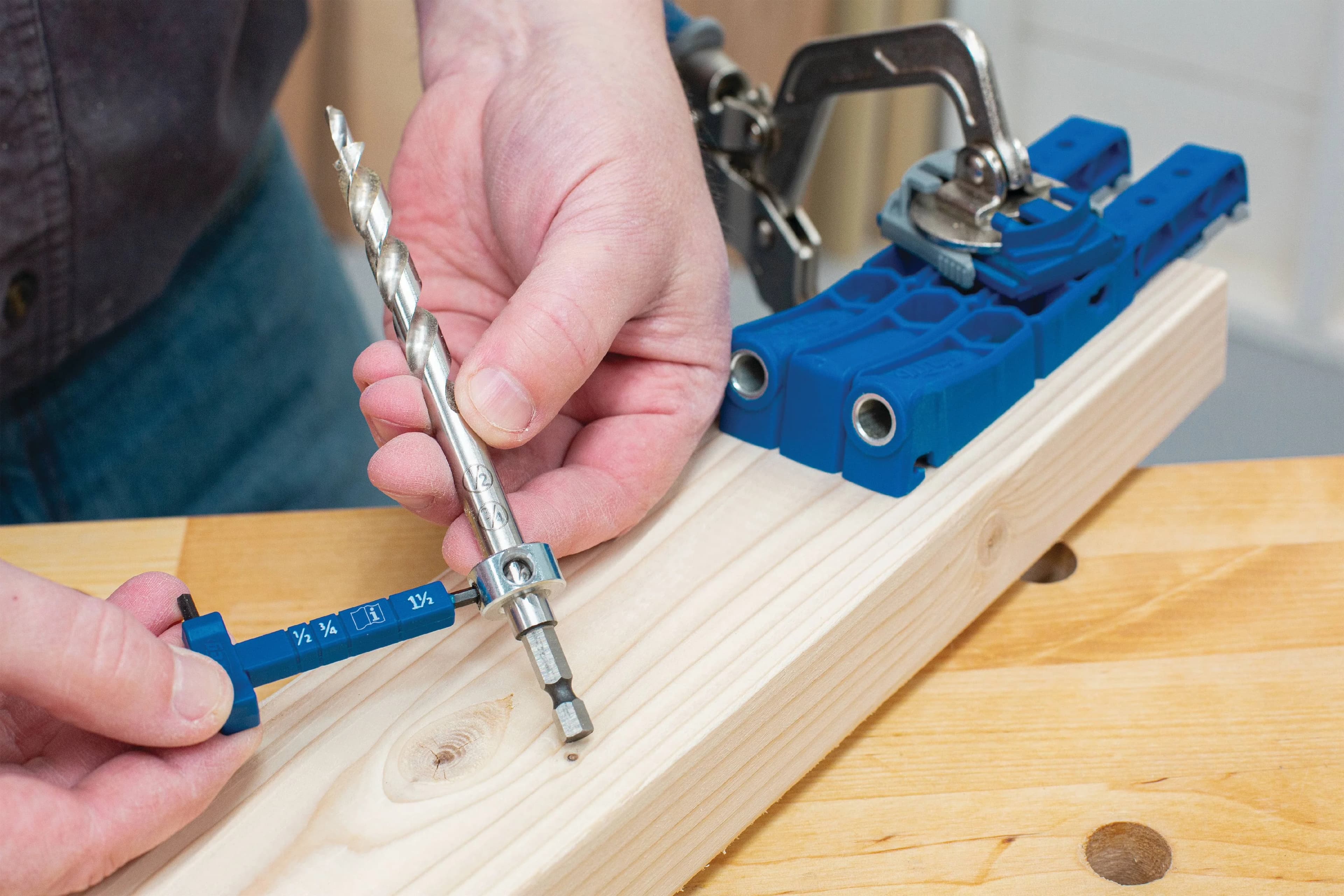 Woodworking Modern with Adjustable, Pocket Hole Jig 320 - Ergonomic Design Model D91BF0