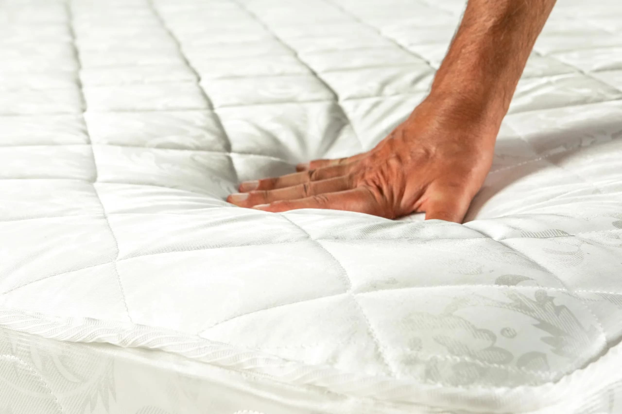 Compact Mattresses Accessory with Breathable Construction, Cooling Technology - White Innerspring Model 901F96