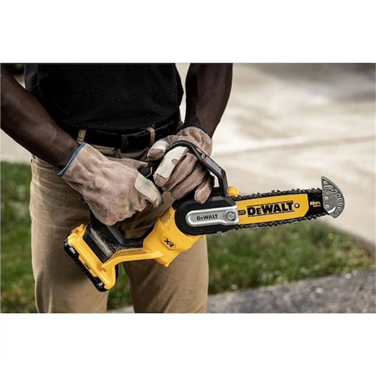 Essential Chainsaw with Battery, 20V, Automatic Chain Oiler - Black - Premium Collection Model D800BC