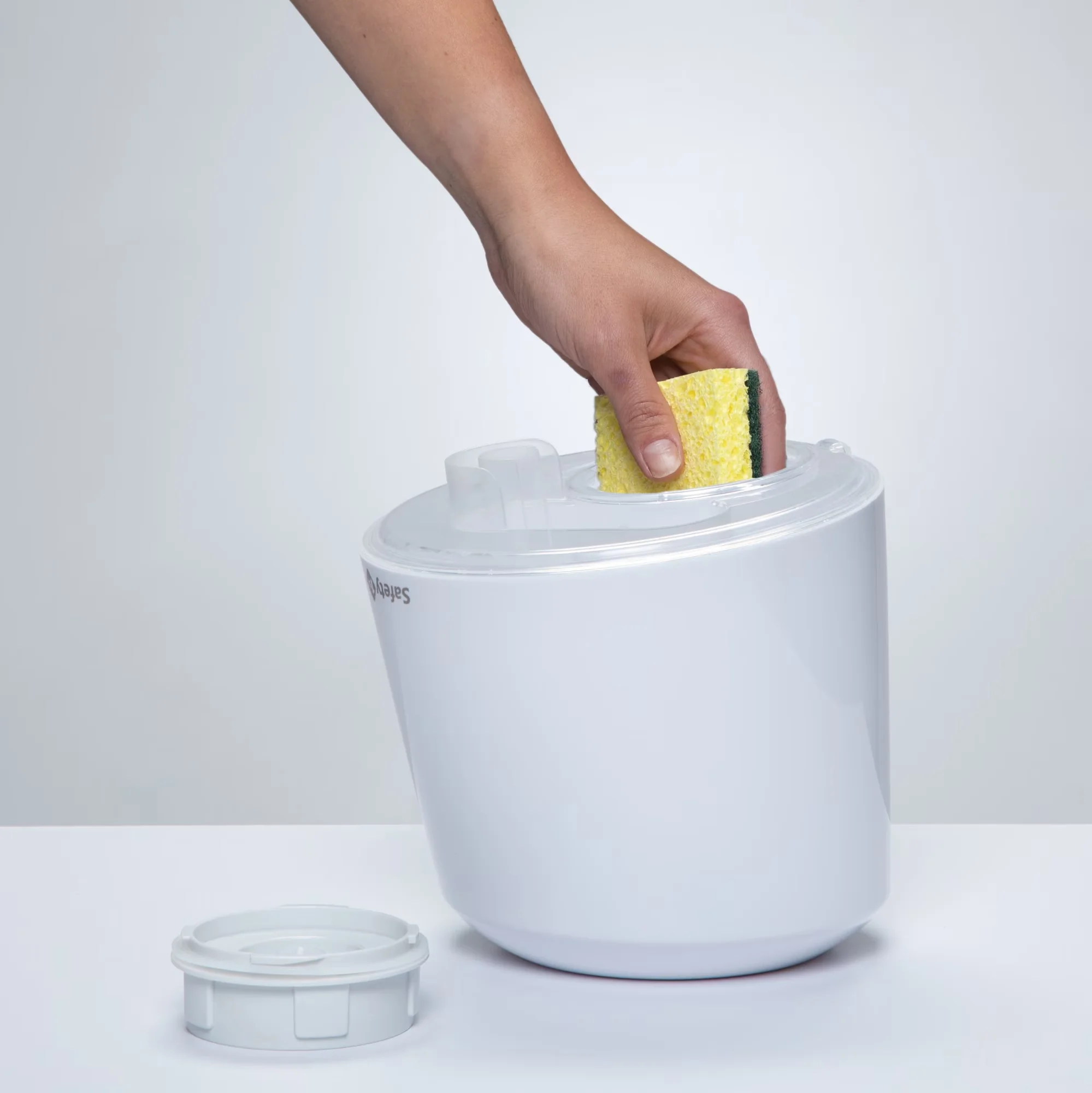 Innovative Humidifier with Automatic Shut-Off, Quiet operation and auto shut-off - White Model B6934F