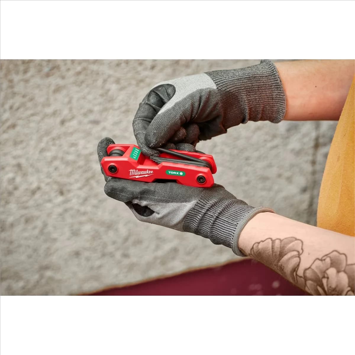 Sleek Hand Tool with Folding, Ergonomic handle for increased comfort, Torx - Black Model A82D00