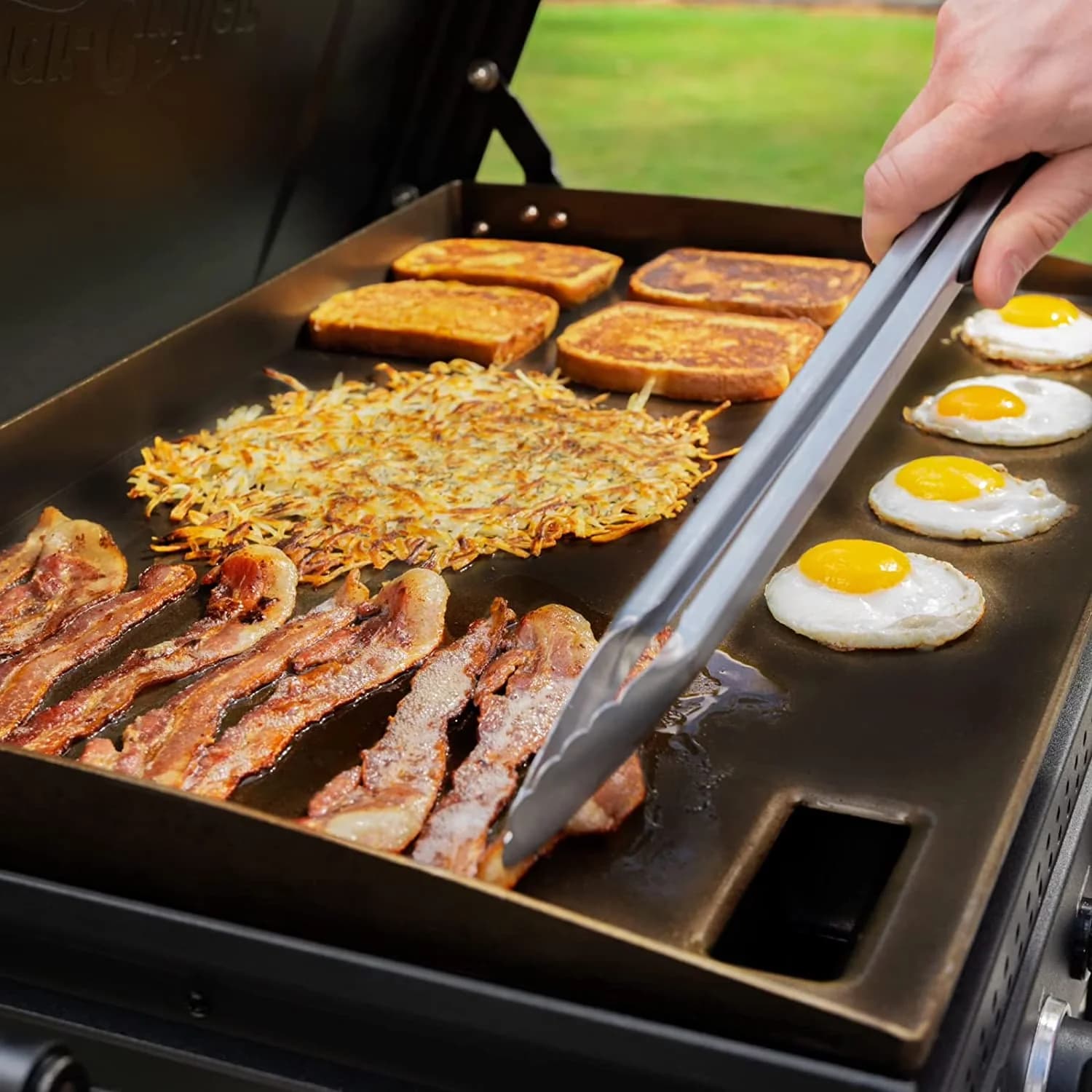 Compact Flat Top Grill with ® Iron® 3-Burner Gas Griddle, Lid in Black - Black Gas Model 978A1D
