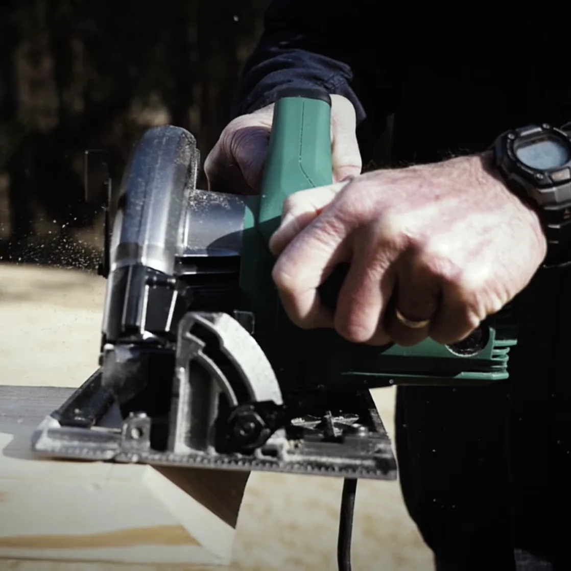 Efficient Power Saw with Lightweight, 15-Amp, 7-1/4-In Circular Kit - Heavy Duty Model 514349