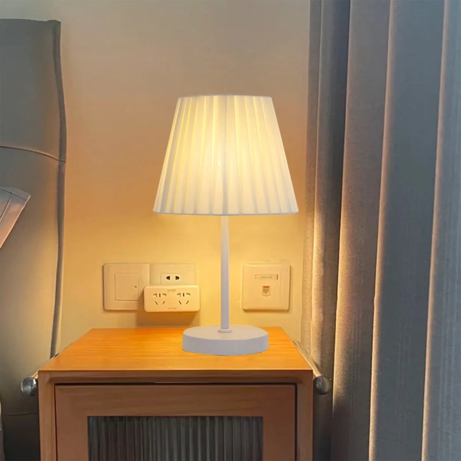 Table Lamp Innovative with LED, Bedside Lamps, Minimalist Bedside - White Metal Model A7418F
