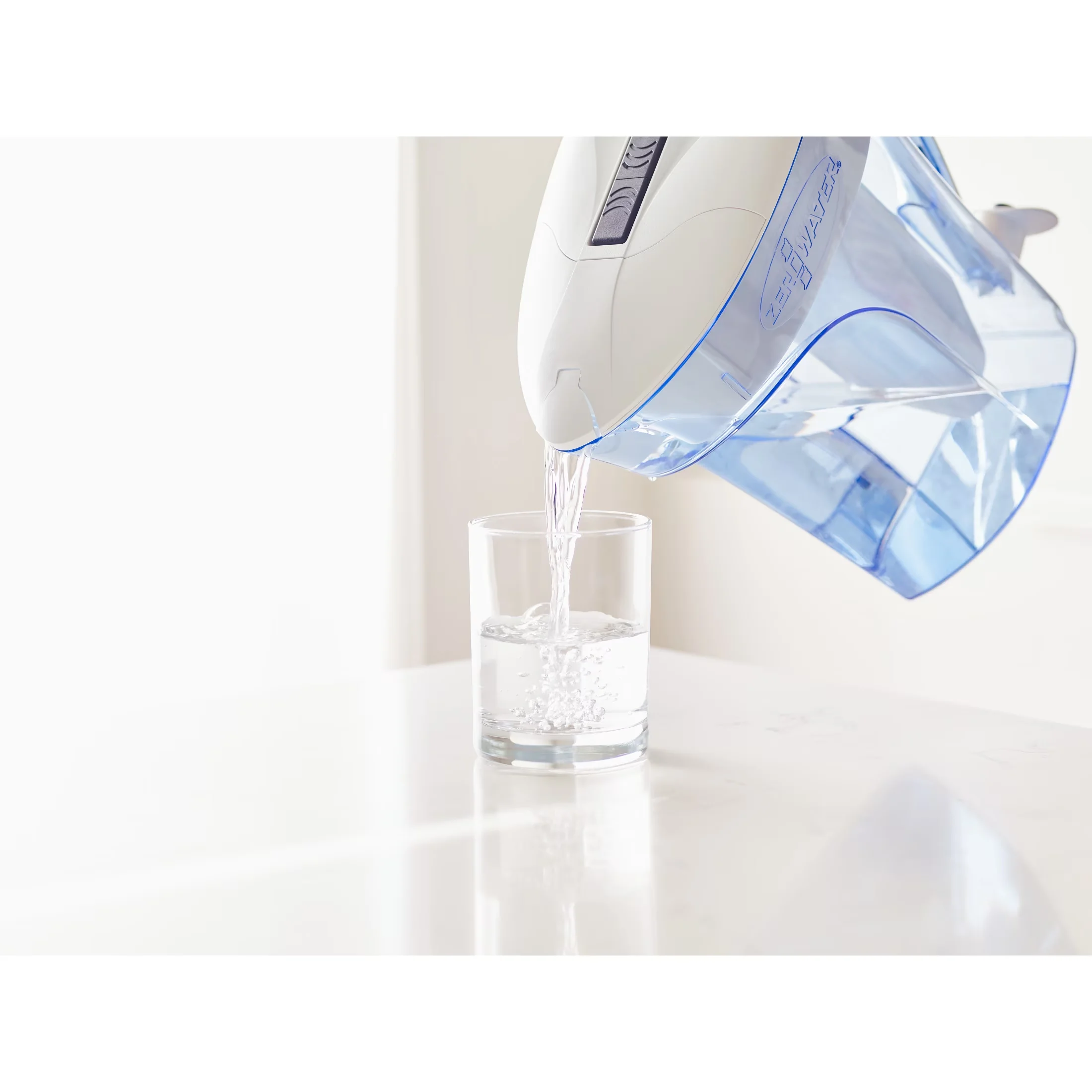 Innovative Water Filtration with Automatic Shut Off, 10 cup Ready-Pour™ 5-stage pitcher - Blue Plastic Model 833DD1