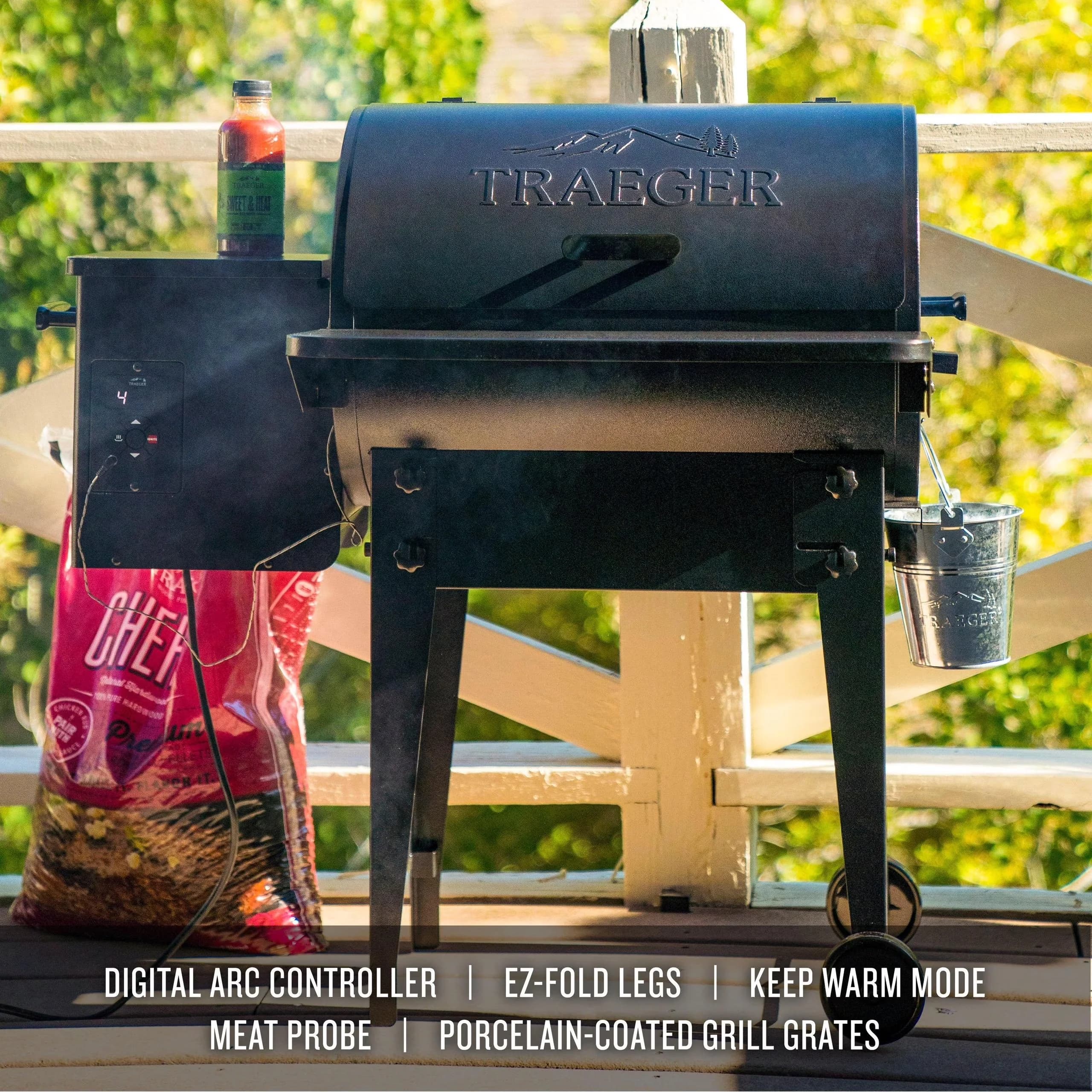Smoker Stylish with 300 sq. in. grilling area, Black - Tailgater - Sleek Profile Model 9937C4