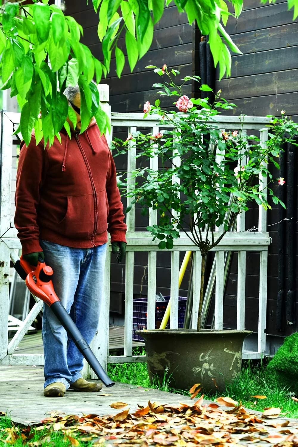 Modern Leaf Blower with Battery, 20V, 20V Lithium-Ion Cordless - PS76101A-2B Model 409614